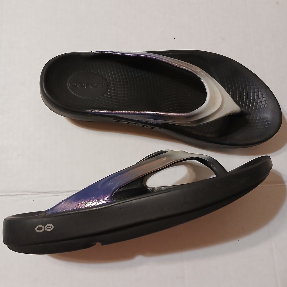 OOFOS OOlala Luxe Thong Flip Flops Recovery Sandal Black Iridescent Women 10